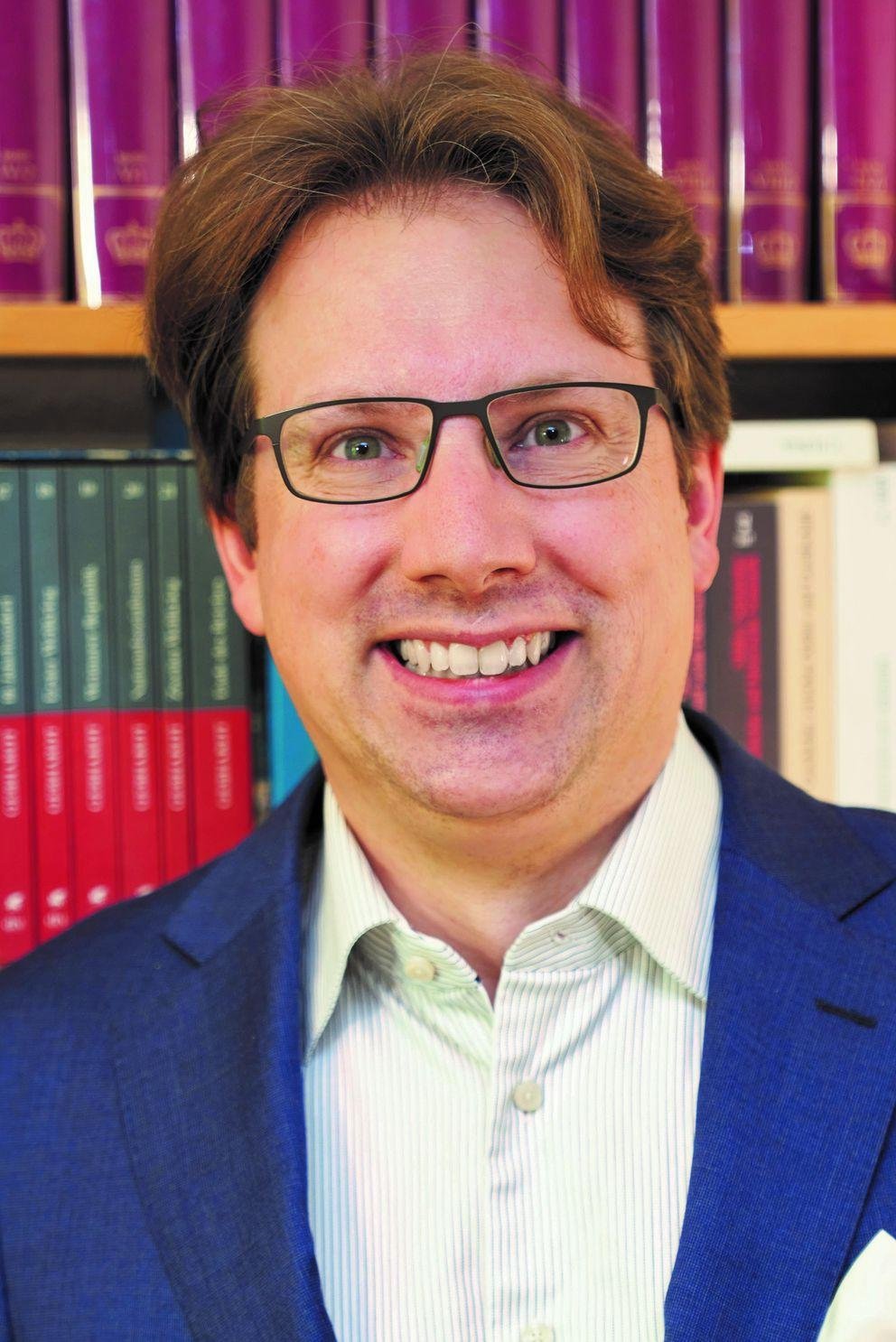 Dr. Simon Donig Porträt von Dr. Simon Donig