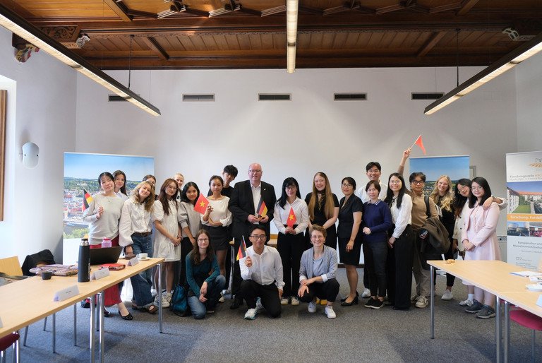 Teilnehmerinnen und Teilnehmer der Deutsch-Vietnamesischen Summer School 2025 in Passau, Foto: FES/Vietnam / Universität Passau