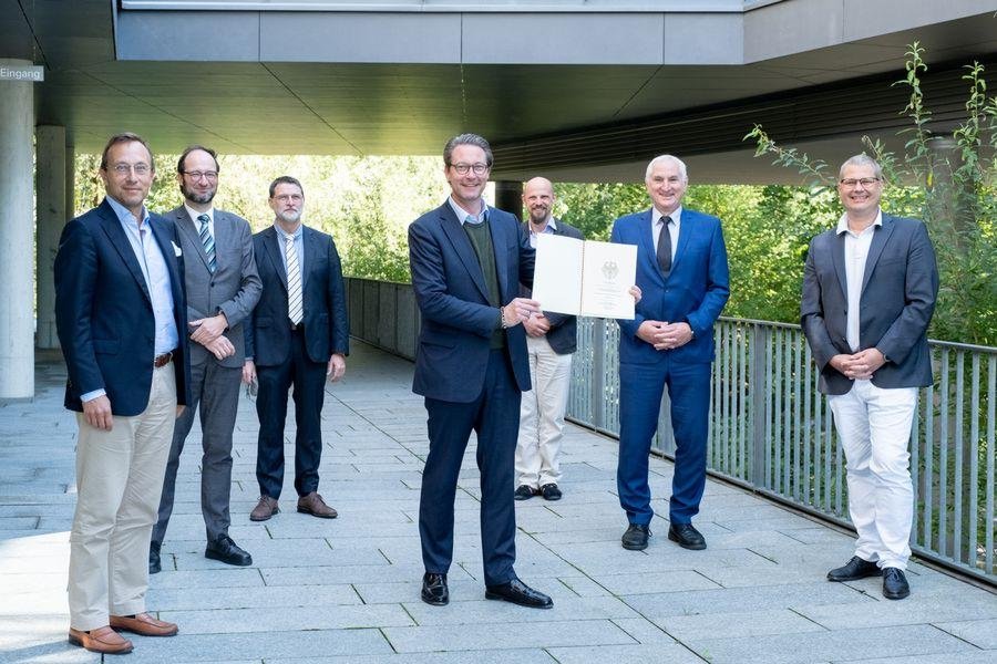 Übergabe mit Bundesverkehrsminister Andreas Scheuer