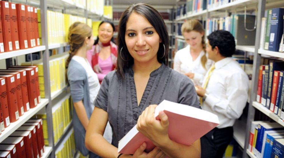 Secondary teaching degree (Realschule) Student in the library