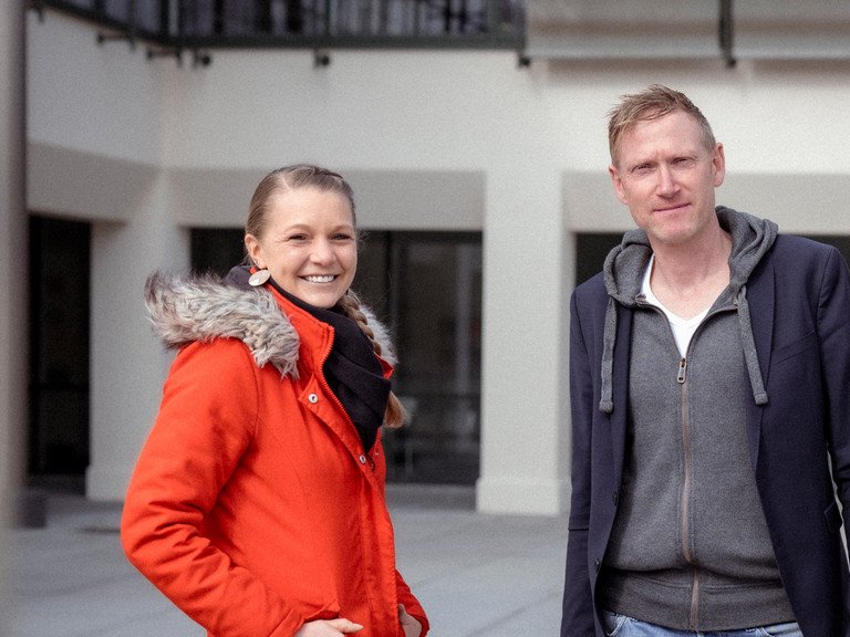 Dr. Manuela Fritz und Prof. Dr. Michael Grimm, Inhaber des Lehrstuhls für Development Economics an der Universität Passau.