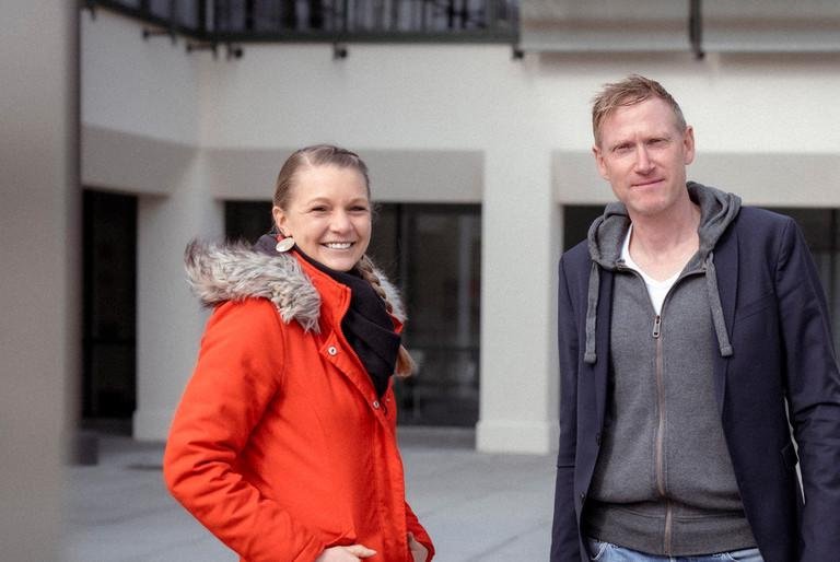 Dr. Manuela Fritz und Prof. Dr. Michael Grimm, Inhaber des Lehrstuhls für Development Economics an der Universität Passau.