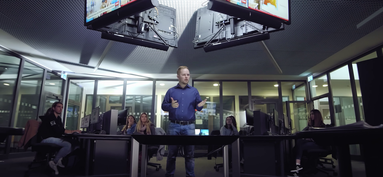 Der Newsroom im Zentrum f&uuml;r Medien und Kommunikation