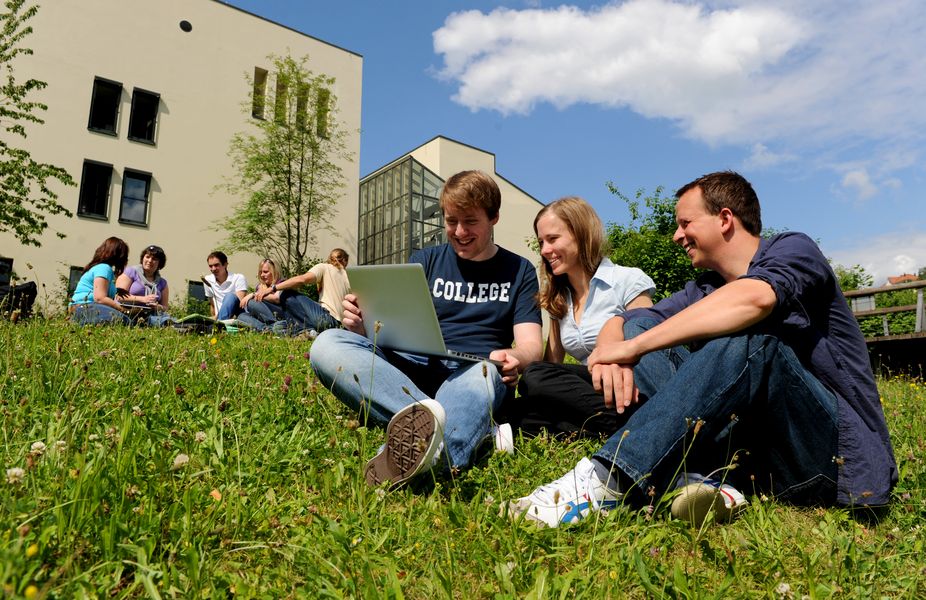 Schülerinnen und Schüler können beim Schnupperstudium unter anderem an Vorlesungen teilnehmen und den Campus der Uni Passau erkunden. Foto: Universität Passau