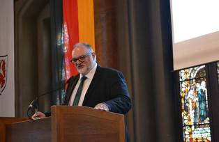 [Translate to Französisch:] Es spricht Oberbürgermeister der Stadt Passau (Dupper).