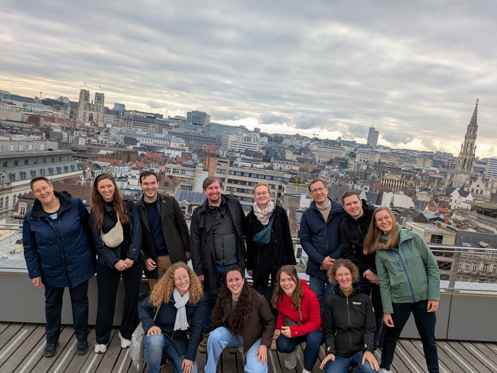 Gruppenbild mit Blick auf Brüssel