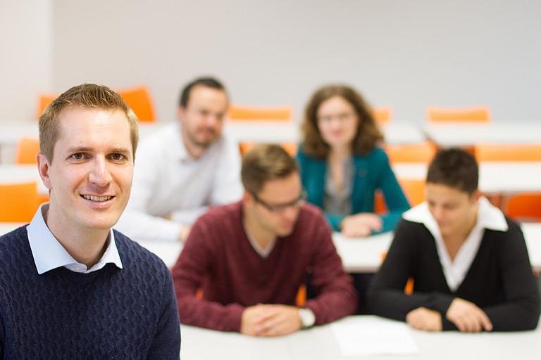 Dekoratives Bild der Kachel 'Aktuelles Programm'