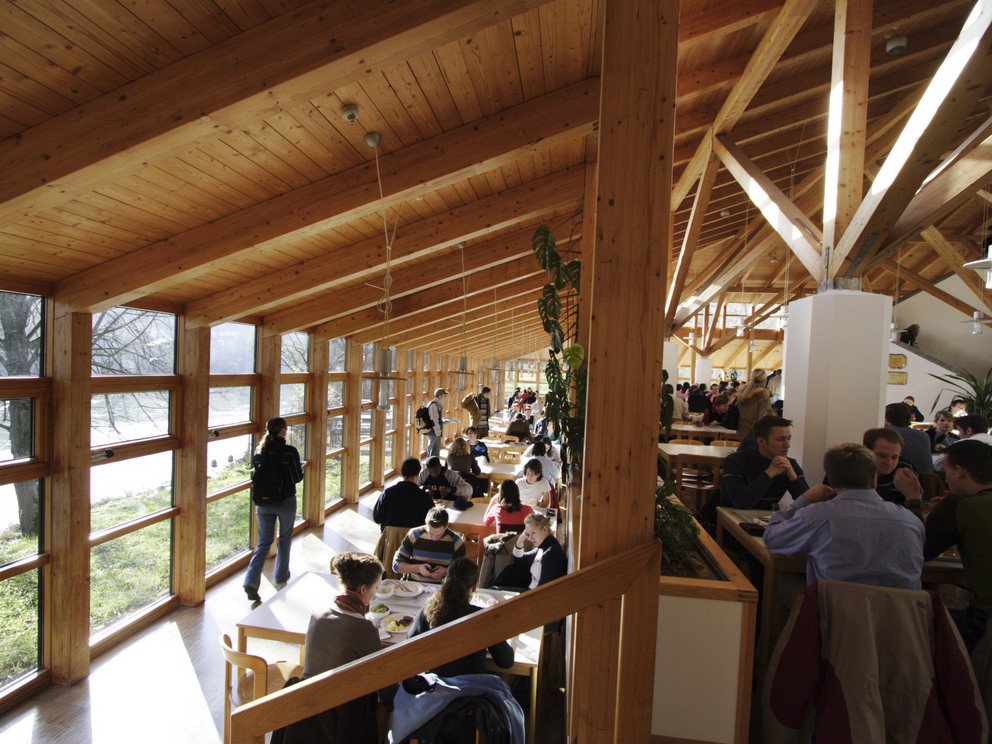 Speisesaal mit Blick auf den Inn