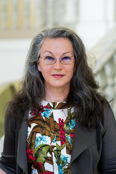 Dr. Teresa Indjein diskutierte mit Teilnehmerinnen des Frauen-Mentoring-Programms mentUP+ der Universität Passau über gute Führung. Foto: Michael Gruber BMEIA