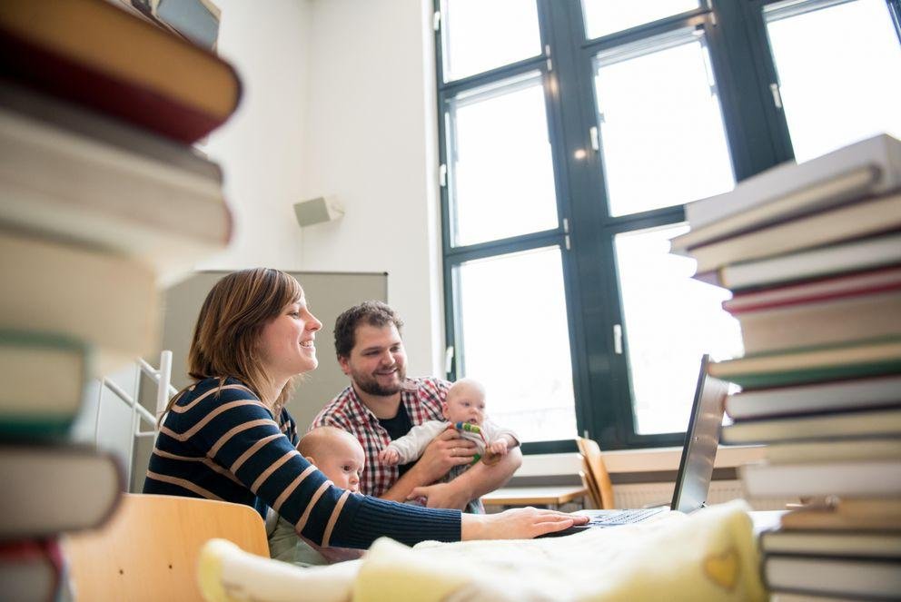 Studierende mit ihren Kindern