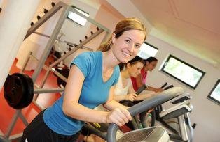 Trainieren im Fitnessstudio: Alleine