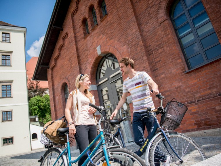 Studierende an der Innsteg-Aula