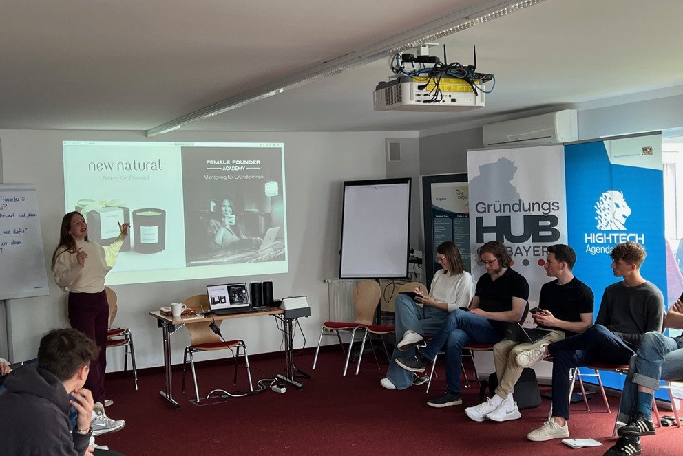 Referentin Munay Zamarono im Workhsop „Startegisches Netzwerken“; Foto: Maria Diekmann