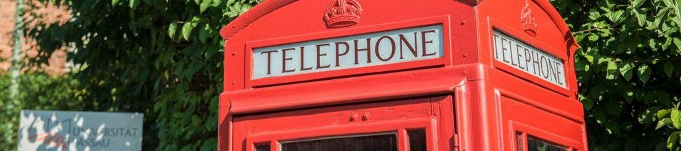 Banner: britische Telefonzelle an der Uni Passau