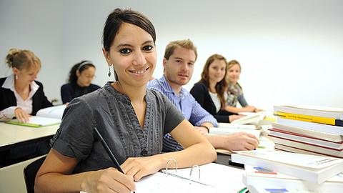 Studenten mit Büchern