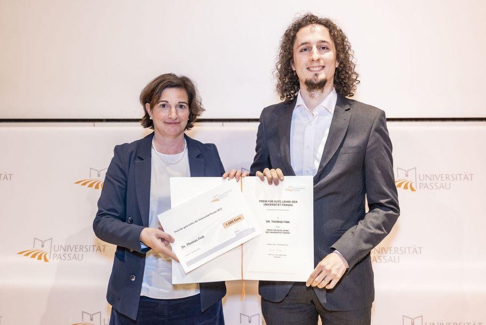 Vizepräsidentin für Studium, Lehre und Ethik Prof. Dr. Bettina Noltenius und Dr. Thomas Fink Dr. Thomas Fink