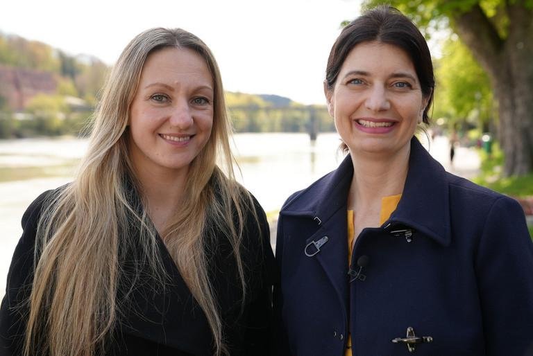 Dr. Olga Goncharova und Prof. Dr. Carolin Häussler.