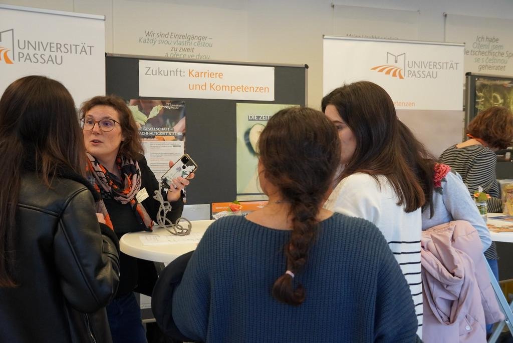 Infostand Abends in der Uni