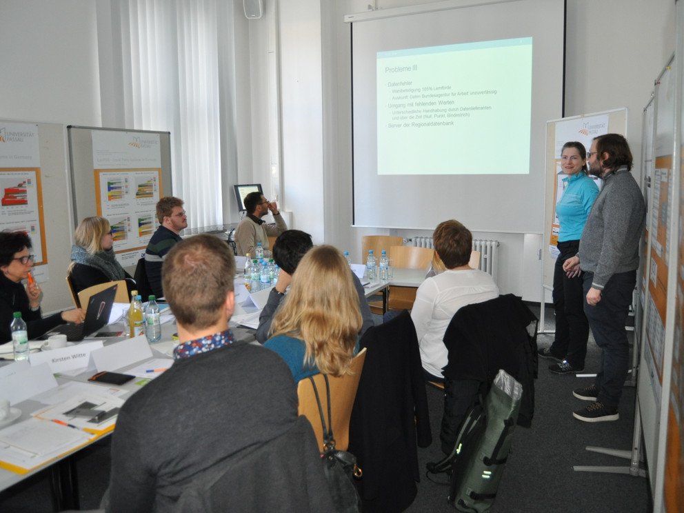 Zu sehen sind die Referenten des 3. Panels: Dr. Kerstin V&ouml;lkl und Ihr Kollege Christoph Korb von der Martin-Luther-Universit&auml;t Halle-Wittenberg.