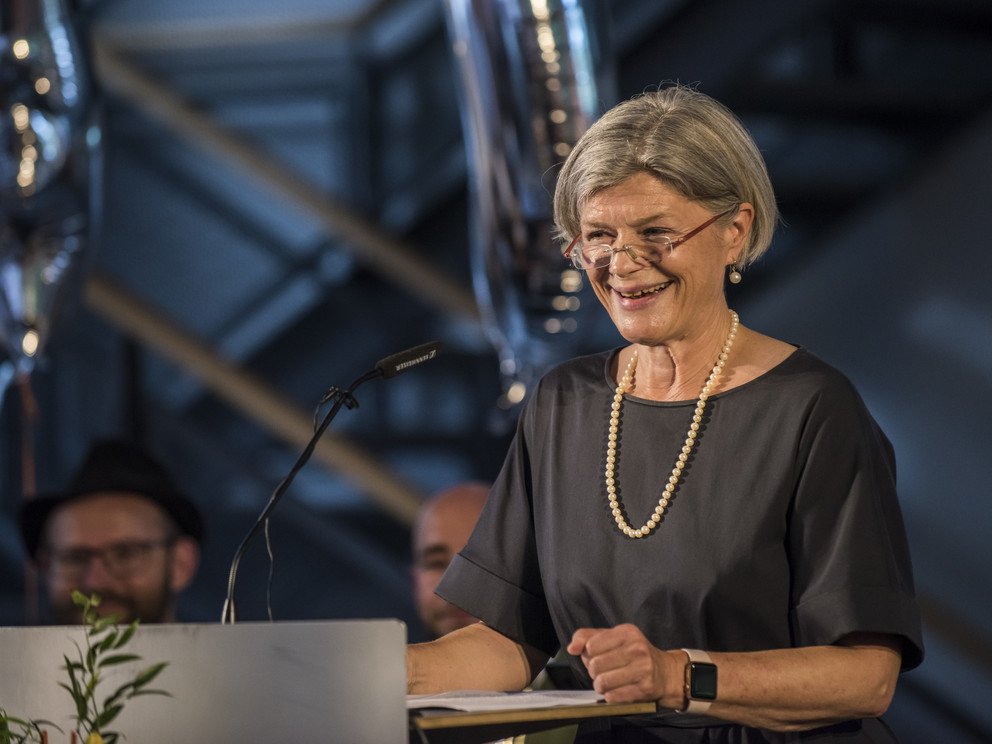 Die Universitätspräsidentin Prof. Dr. Carola Jungwirth begrüßt alle Passauerinnen und Passauer