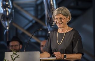 Die Universitätspräsidentin Prof. Dr. Carola Jungwirth begrüßt alle Passauerinnen und Passauer