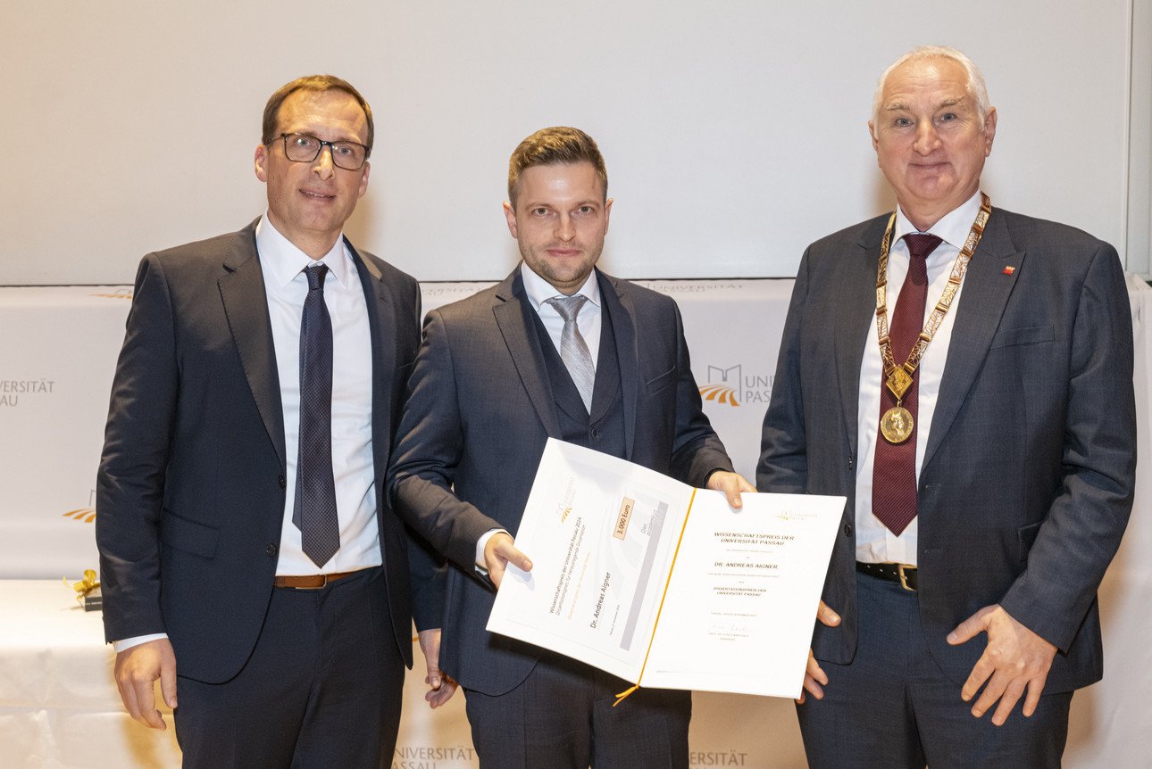 Prof. Dr. Jan Schumann, Vizepr&auml;sident f&uuml;r Forschung Dr. Andreas Aigner Prof. Dr. Ulrich Bartosch, Pr&auml;sident