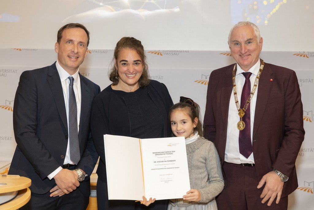v.l.n.r. Vizepräsident Prof. Dr. Jan Schumann, Prof. Dr. Marina Fiedler, Präsident Prof. Dr. Ulrich Bartosch