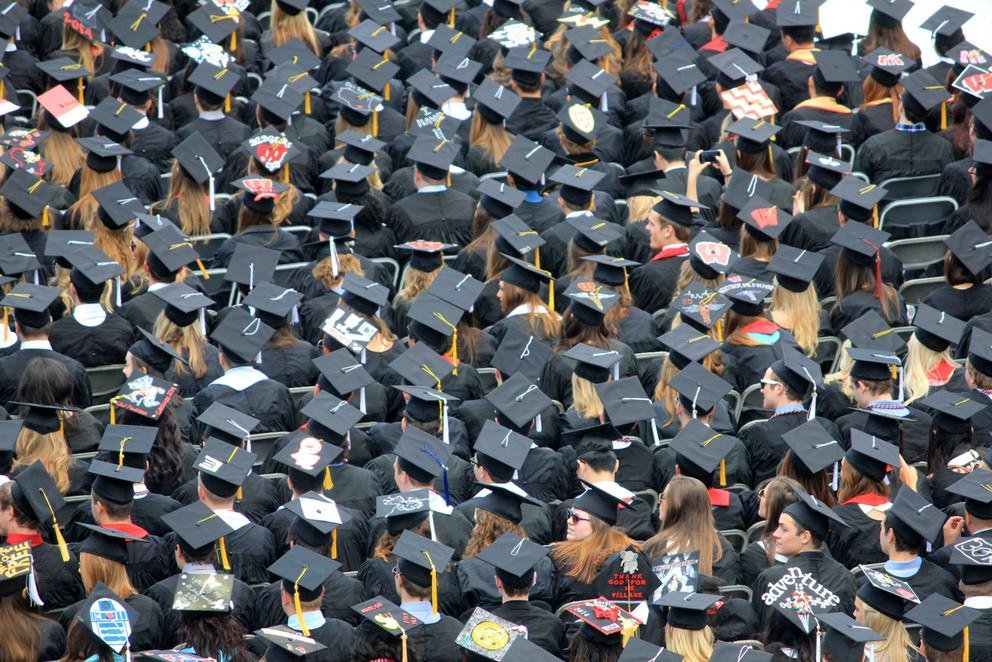 Absolventinnen und Absolventen einer Universität