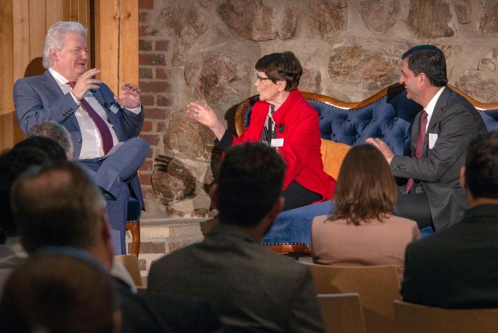 Würdigten die Türkisch-Deutsche Universität als Modellprojekt für interkulturelle Zusammenarbeit: Prof. Dr. Dr. h.c. Rita Süssmuth und Prof. Dr. Halil Akkanat im Gespräch mit Prof. Sigmund Gottlieb. 