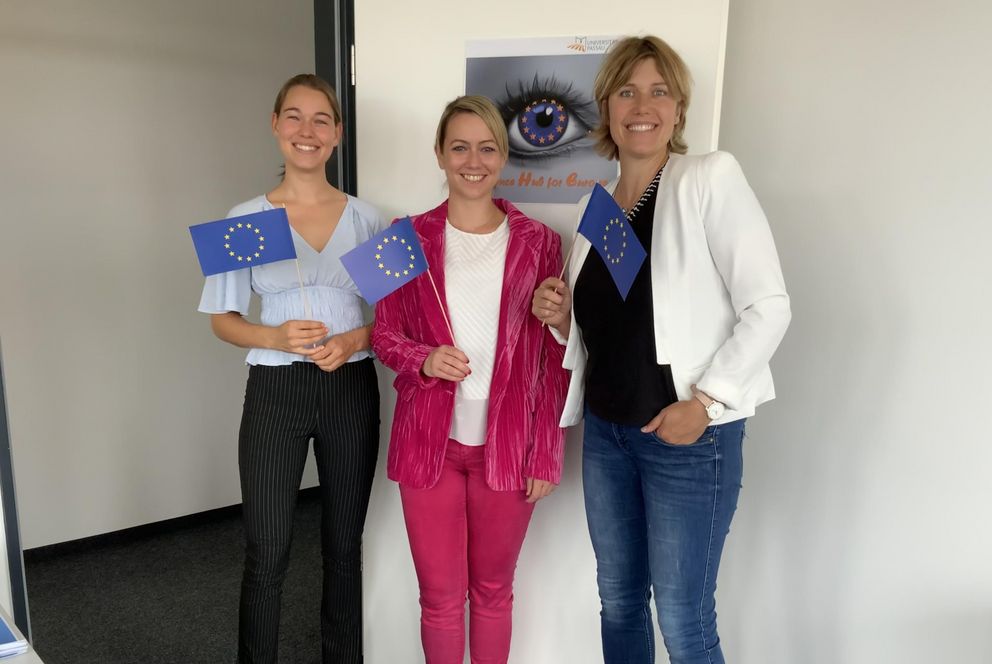 Team des Europabüros: Julia Gasser, Florence Reiter und Axelle Cheney