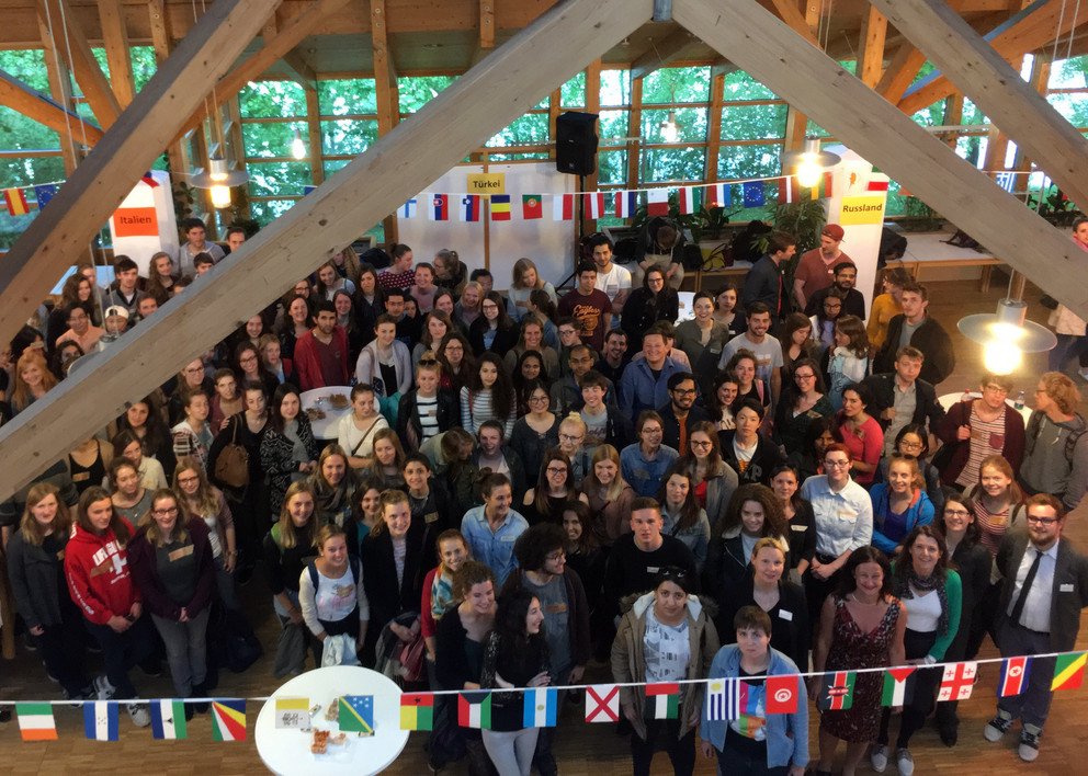 Rund 150 Studierende aus aller Welt nahmen am ersten Begegnungsabend im Rahmen des International Day der Universit&auml;t Passau teil. Foto: Universit&auml;t Passau.