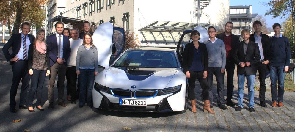  von links Dr. Stefan Mang (Gesch&auml;ftsf&uuml;hrer Centrum f&uuml;r Marktforschung, Universit&auml;t Passau), Sarah Tewiele (Universit&auml;t Duisburg-Essen), Hannes Busch (Alphabet), Lisa Thalmaier (Centrum f&uuml;r Marktforschung , Universit&auml;t Passau), Dr. Erich Fuchs (Universit&auml;t Passau), Andreas Klein (Spiegel Institut), Lisa Kessler (Universit&auml;t der Bundeswehr), Dr. Stefanie Rankl (Centrum f&uuml;r Marktforschung ,Universit&auml;t Passau), Dr. Andreas Kain (BMW Group), Martin Koppers (Universit&auml;t Duisburg-Essen), Timm Kannst&auml;tter (Universit&auml;t Duisburg-Essen), Christian Nagel (Universit&auml;t Passau), Leonhard Iberl (BMW Group)