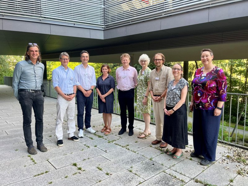 Gemeinsam auf dem Podium am Tag der Lehre (von links): Prof. Dr. Markus Pissarek, Prof. Dr. Thomas Kuhn, Prof. Dr. Thomas Widjaja, Prof. Dr. Bettina Noltenius, Dr. Michael de Jong, Prof. Dr. Jutta Mägdefrau, Prof. Dr. Dennis Gräf, Nina Riedler, Prof. Dr. Brigitte Forster-Heinlein