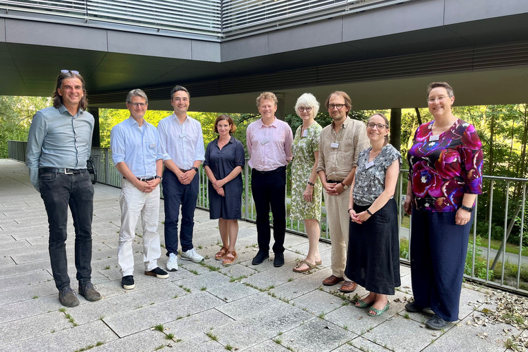 Gemeinsam auf dem Podium am Tag der Lehre (von links): Prof. Dr. Markus Pissarek, Prof. Dr. Thomas Kuhn, Prof. Dr. Thomas Widjaja, Prof. Dr. Bettina Noltenius, Dr. Michael de Jong, Prof. Dr. Jutta Mägdefrau, Prof. Dr. Dennis Gräf, Nina Riedler, Prof. Dr. Brigitte Forster-Heinlein