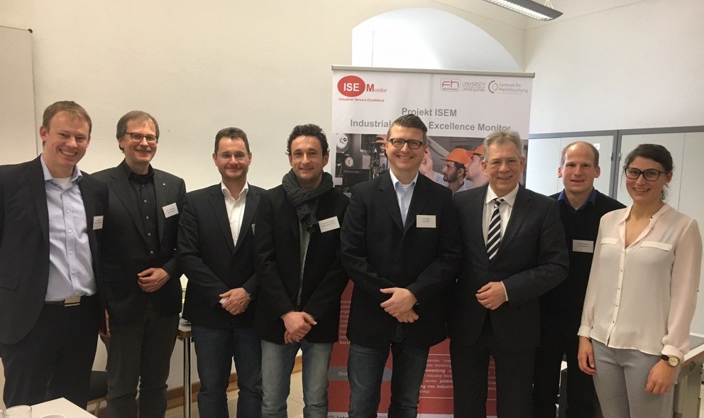 Dr. Stefan Mang (Universit&auml;t Passau, v.l.), Dr. Lothar Enders, Florian Ganz (enders Ingenieure), Alexander Zendelbach (Niederbayern-Forum e.V.), Denis K&ouml;hler (Strama-MPS), Martin Frank (IHK Niederbayern), David Tempelmayr (FH O&Ouml;), Anna Biedersberger (Universit&auml;t Passau), Foto: Universit&auml;t Passau