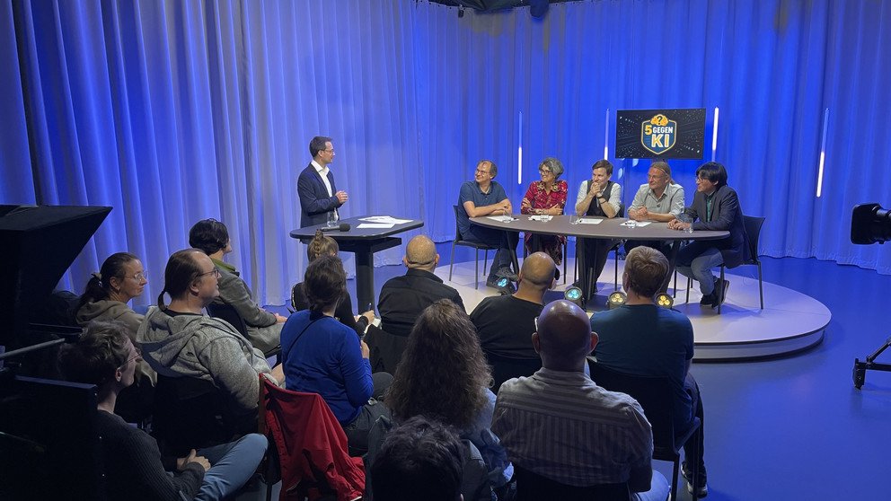 Ein Professorenteam der Universität Passau tritt gegen KI an.