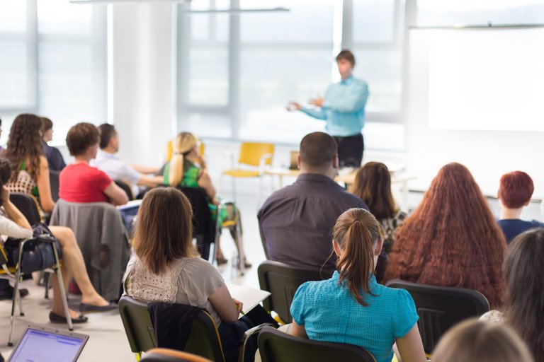 Dekoratives Bild der Kachel 'Fort- und Weiterbildung'