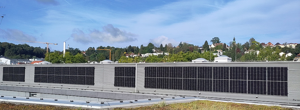 Photovoltaik-Anlage auf dem Dach des ITZ-Gebäudes