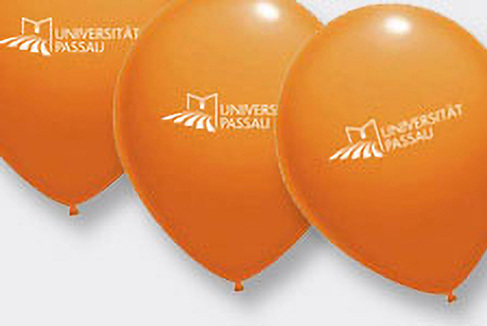Luftballon mit Uni-Logo