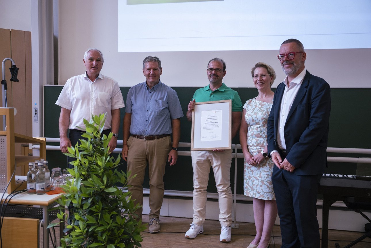 Ehrung des Studierendenwerk Niederbayern/Oberpfalz f&uuml;r seine besondere Verdienste um die Nachhaltigkeit an der Universit&auml;t Passau