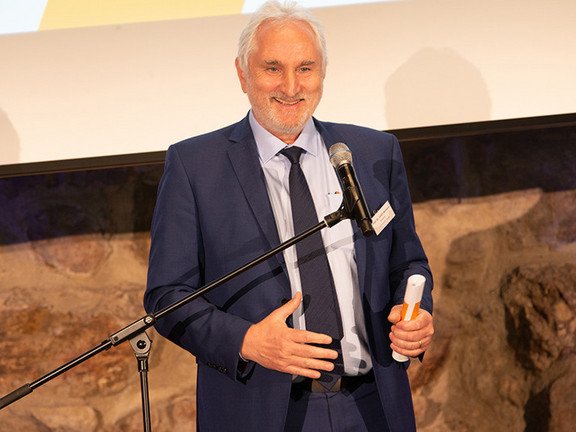 Prof. Dr. Ulrich Bartosch
