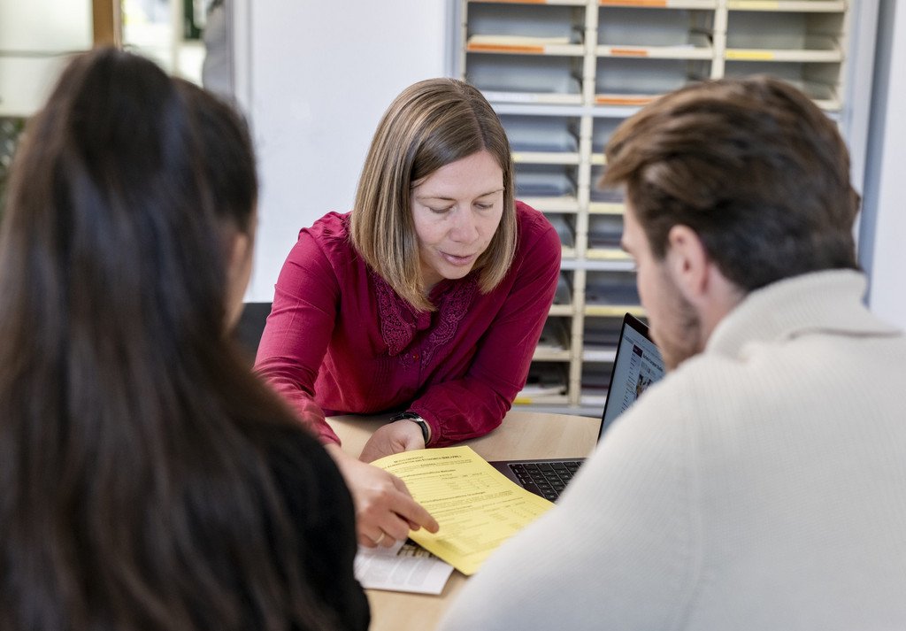 Studienberaterin im Beratungsgespräch
