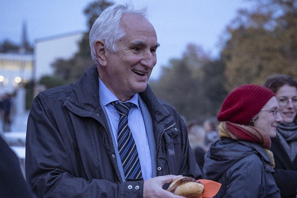 Universitätspräsident Bartosch beim Leberkäs-Empfang Foto: Universität Passau 