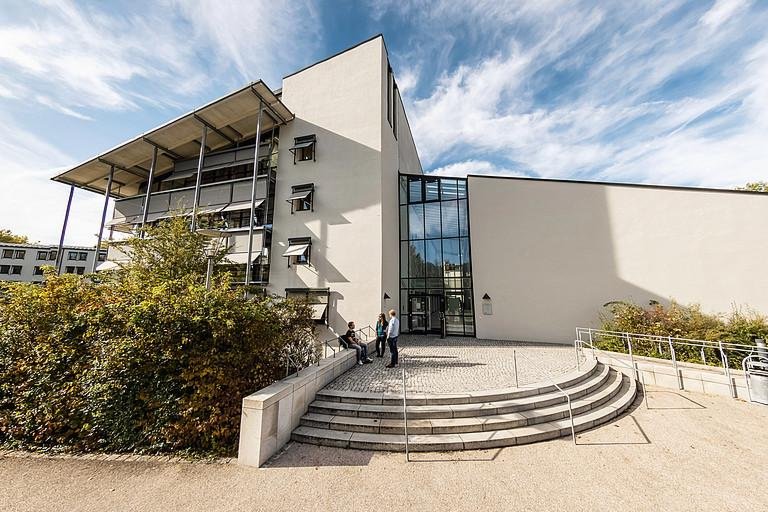 Dekoratives Bild der Kachel 'Jura und Legal Tech 3. Juli 2025'