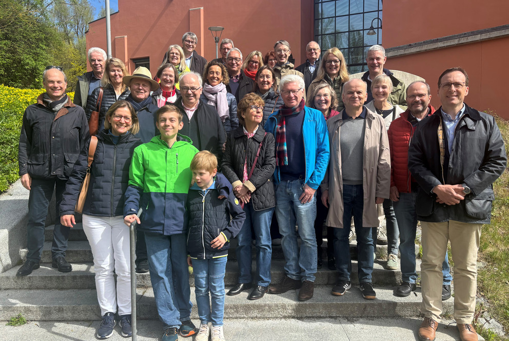 Ehemalige Mitarbeitende (teilweise mit ihren Familien) am Lehrstuhl Wilhelm; Foto: privat