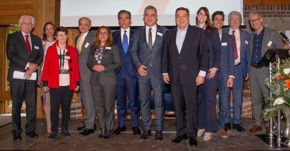 Wirkten am Symposium mit: Gruppenbild (von links): Prof. Dr. Ernst Struck, Ursula Unger, Rita Süssmuth, Hüseyin Gelis, Iffet Türken, Dr. Markus Slevogt, Botschafter Ahmet Başar Şen, Steven Young, Theresa Hoffmann, Osman Nergiz, Prof. Sigmund Gottlieb und Dr. Fritz Audebert.