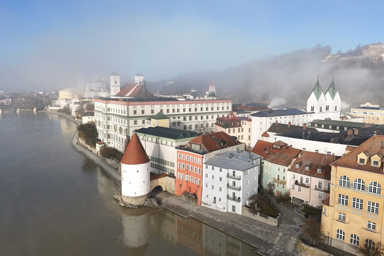 View of Passau's old town with the Scheiblingsturm tower