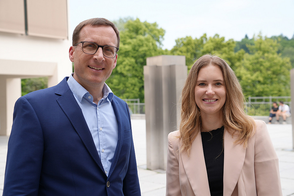 Prof. Dr. Jan Schumann und Dr. Janina Garbas. Foto: Uli Schwarz/Universität Passau