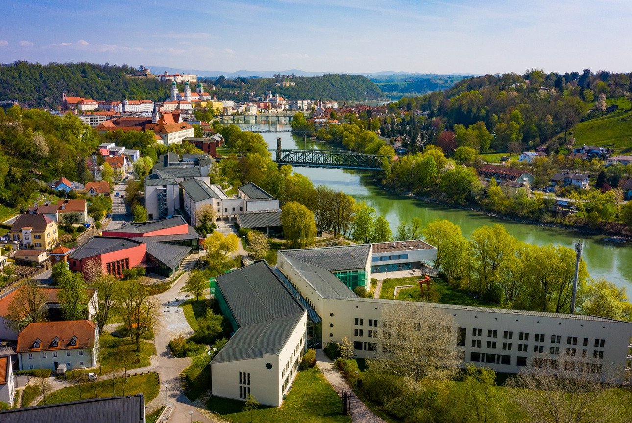 Luftbild des Universit&auml;tscampus Passau