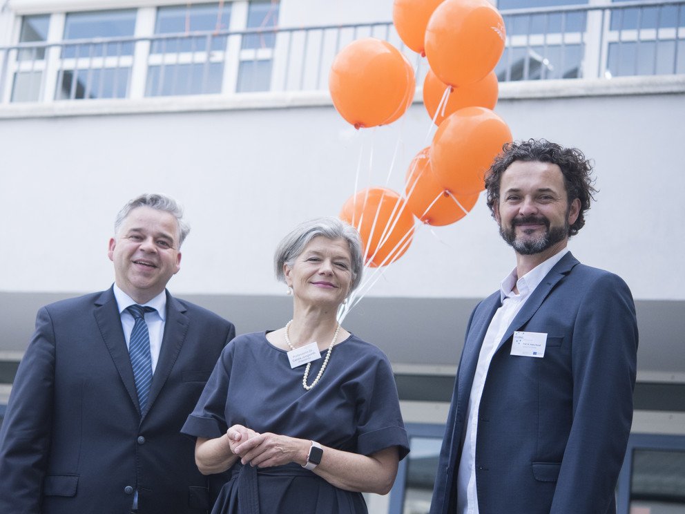 Von links nach rechts: Kanzler Dr. Achim Dilling, Präsidentin Prof. Dr. Carola Jungwirth, Vizepräsident für Forschung und Nachwuchsförderung Prof. Dr. Harry Haupt